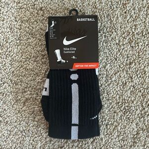 Black Nike elite cushioned, basketball crew socks